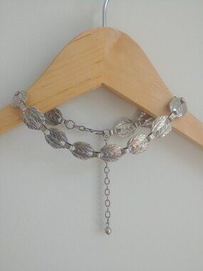 Y2K choker style leaf link silver tone short necklace